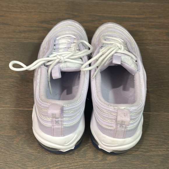 Nike Big Boys Air Max Sneaker. - Picture 6 of 7